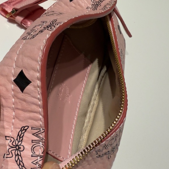 MCM Pink Crossbody Bag with Adjustable Strap and Luxurious Texture - Picture 9 of 10